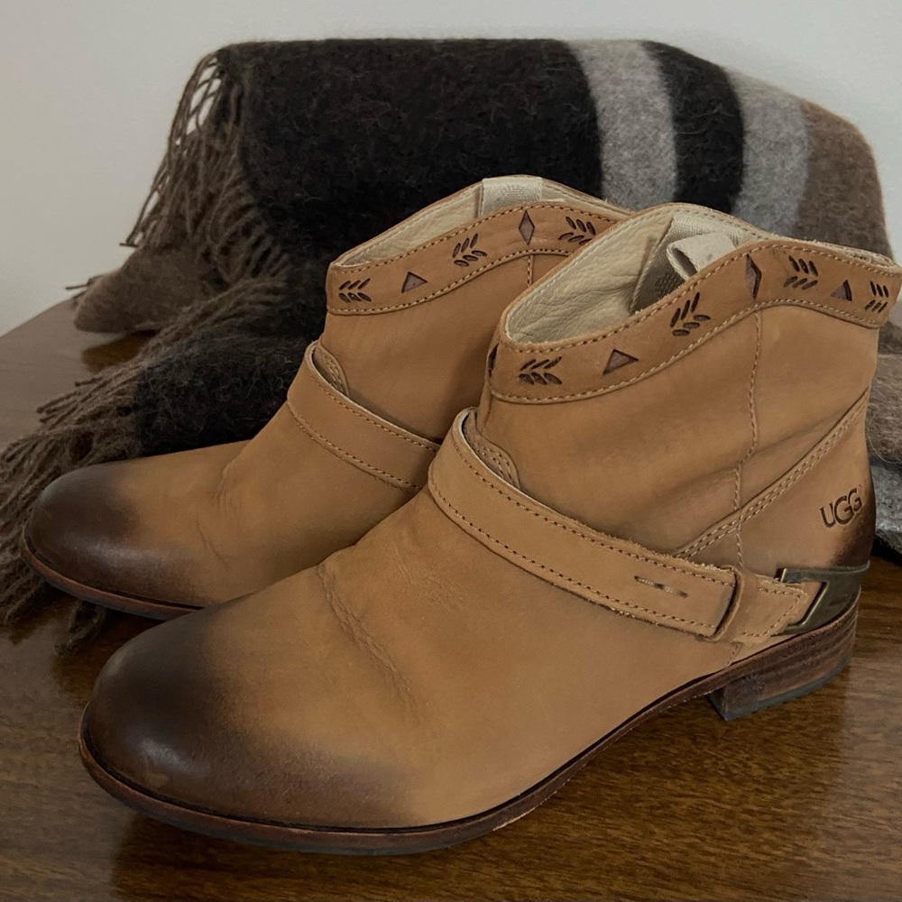 UGG Shortie Boots. 8